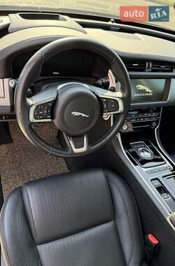 Седан Jaguar XF 2018 в 