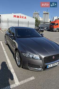 Седан Jaguar XF 2018 в 