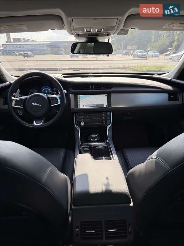 Седан Jaguar XF 2018 в Киеве