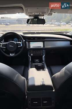 Седан Jaguar XF 2018 в 