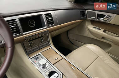 Седан Jaguar XF 2008 в 