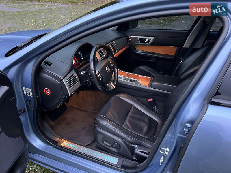 Седан Jaguar XF 2008 в Киеве
