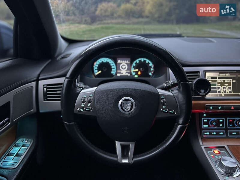 Седан Jaguar XF 2008 в Киеве