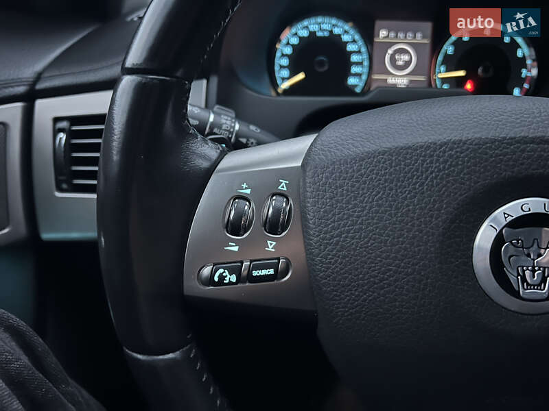 Седан Jaguar XF 2008 в Киеве