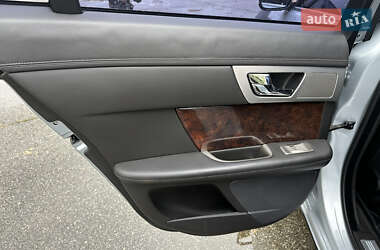 Седан Jaguar XF 2008 в  фото 10 Седан Jaguar XF 2008 в