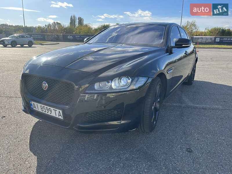 Седан Jaguar XF 2016 в Киеве