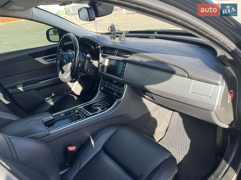 Седан Jaguar XF 2016 в Киеве
