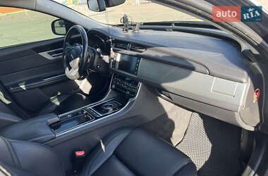 Седан Jaguar XF 2016 в 