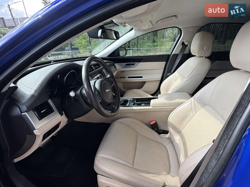 Седан Jaguar XF 2016 в Киеве фото 33 Седан Jaguar XF 2016 в Киеве