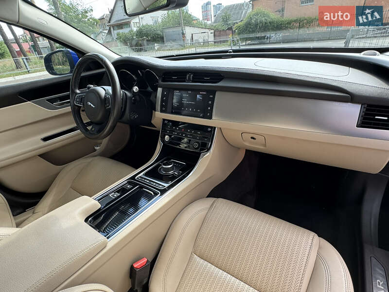 Седан Jaguar XF 2016 в Киеве фото 37 Седан Jaguar XF 2016 в Киеве