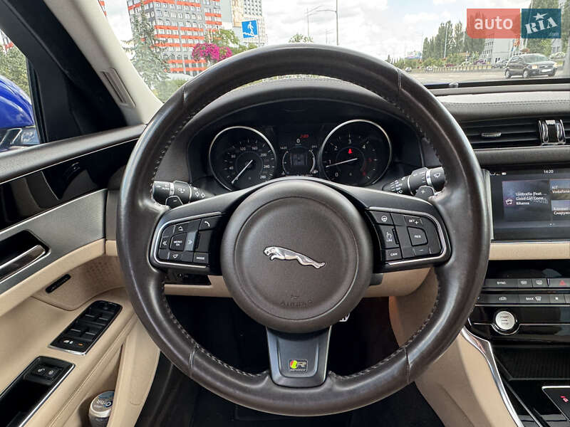 Седан Jaguar XF 2016 в Киеве фото 41 Седан Jaguar XF 2016 в Киеве