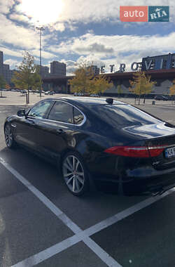 Седан Jaguar XF 2016 в 