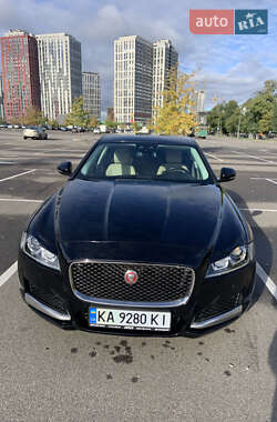 Седан Jaguar XF 2016 в 