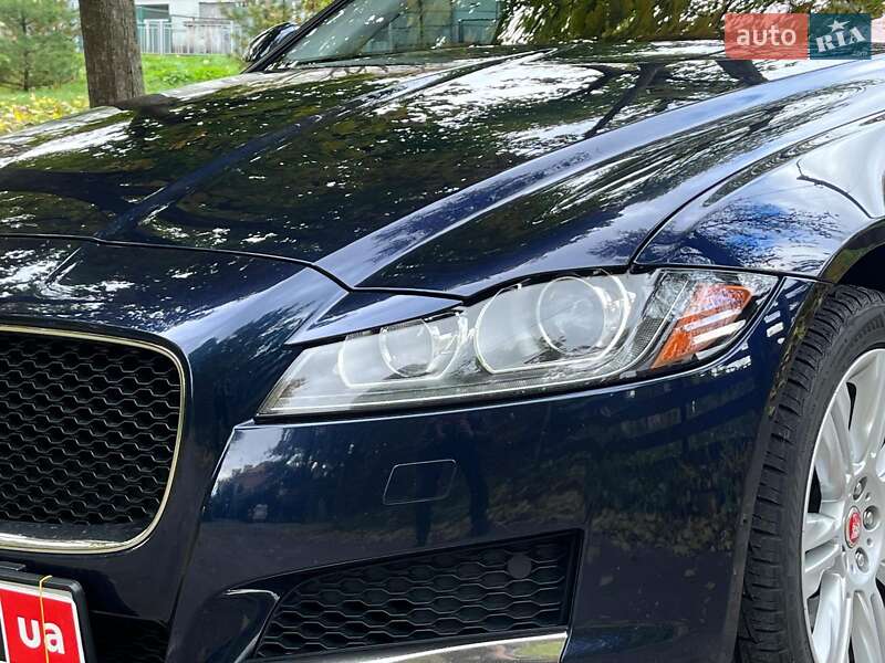 Седан Jaguar XF 2016 в Киеве