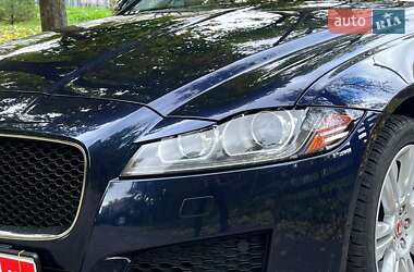 Седан Jaguar XF 2016 в 