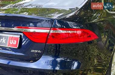 Седан Jaguar XF 2016 в 