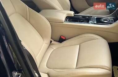 Седан Jaguar XF 2016 в 