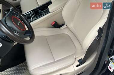 Седан Jaguar XF 2016 в 