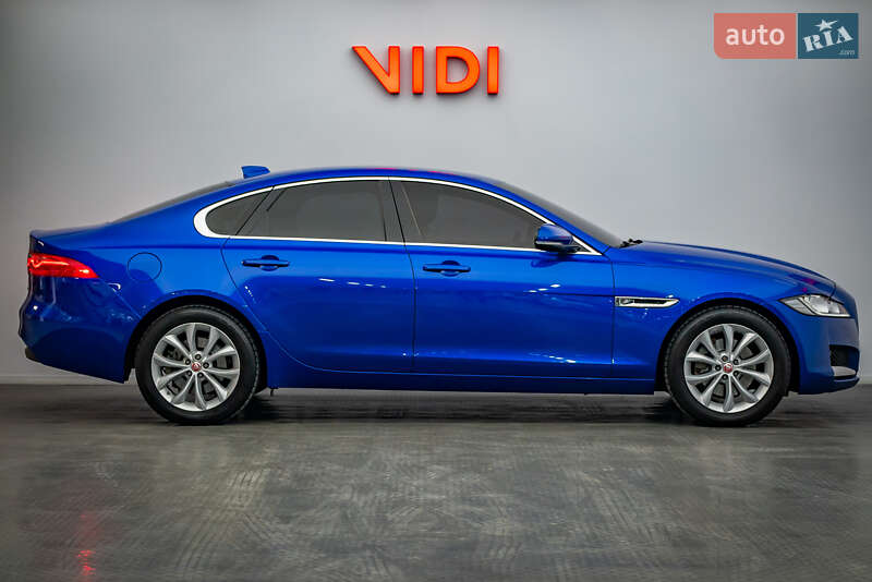 Седан Jaguar XF 2016 в Киеве