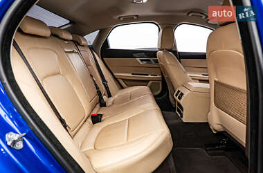 Седан Jaguar XF 2016 в 