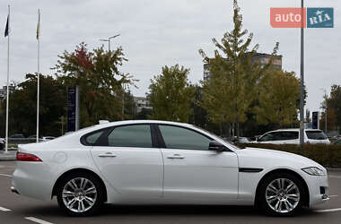 Седан Jaguar XF 2016 в 