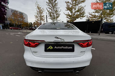 Седан Jaguar XF 2016 в 