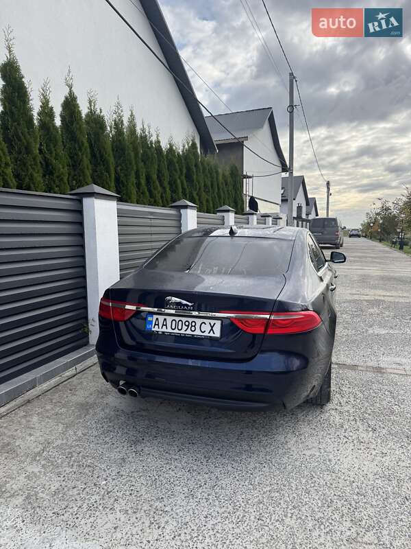 Седан Jaguar XF 2017 в Львове