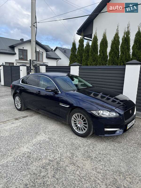 Седан Jaguar XF 2017 в Львове