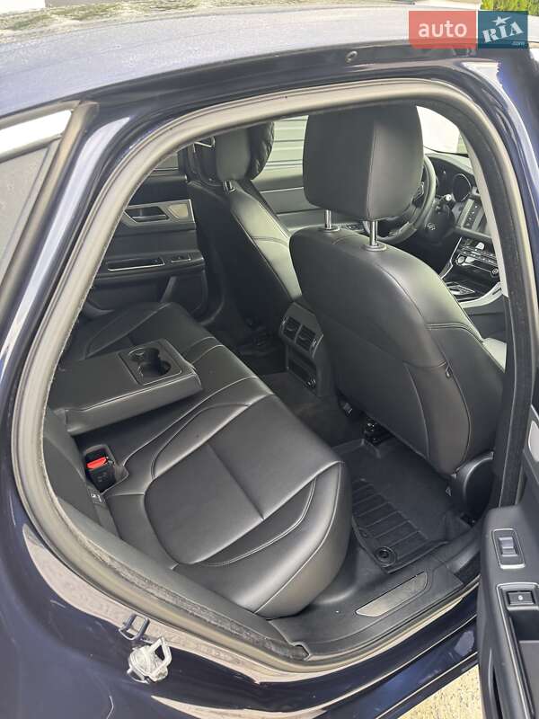 Седан Jaguar XF 2017 в Львове