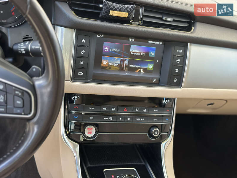 Седан Jaguar XF 2016 в Мукачево