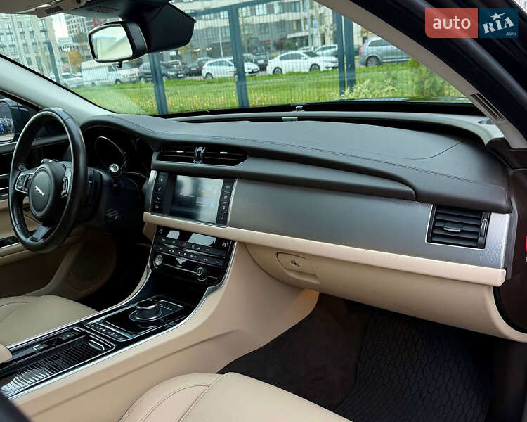 Седан Jaguar XF 2016 в Києві фото 40 Седан Jaguar XF 2016 в Києві