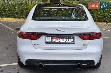 Седан Jaguar XF 2016 в  фото 10 Седан Jaguar XF 2016 в