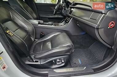 Седан Jaguar XF 2016 в  фото 37 Седан Jaguar XF 2016 в