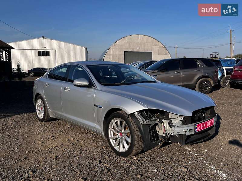 Седан Jaguar XF 2015 в Луцке