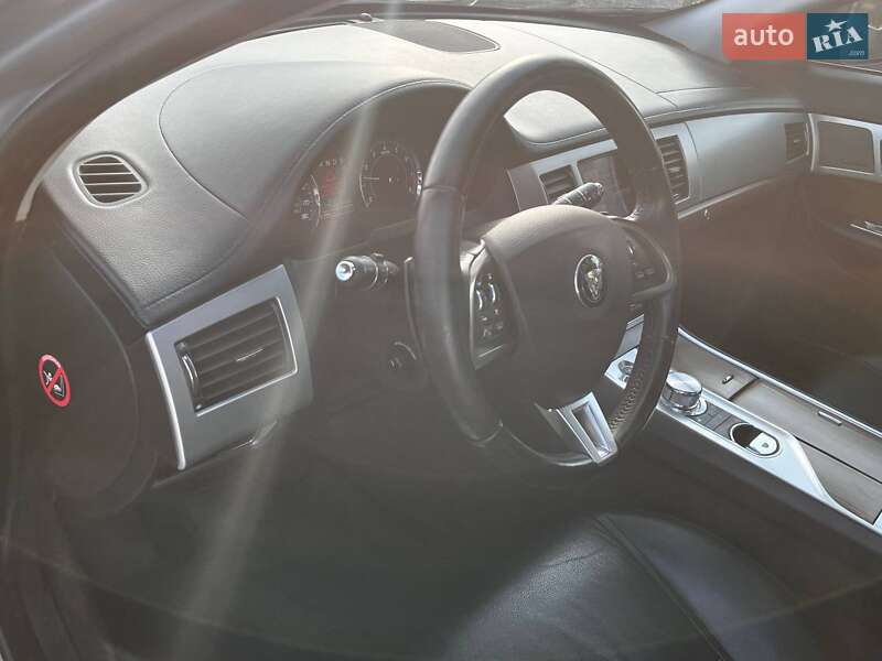 Седан Jaguar XF 2015 в Луцке