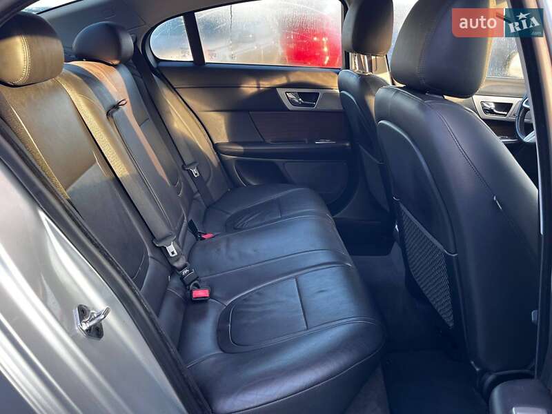 Седан Jaguar XF 2015 в Луцке