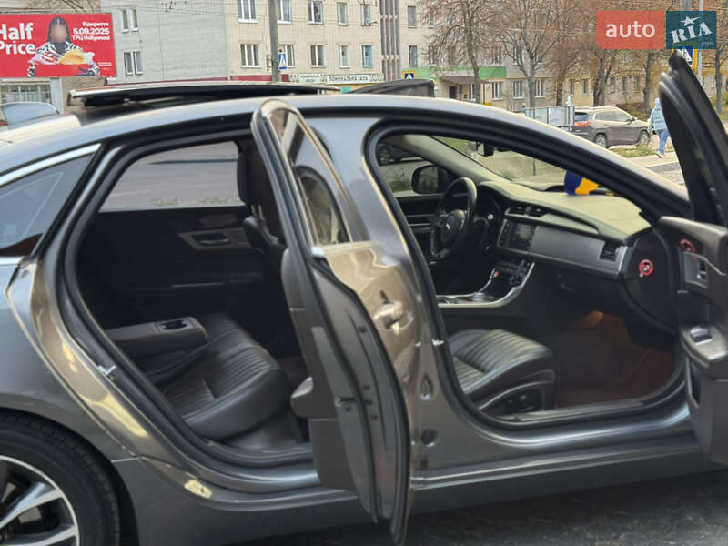 Седан Jaguar XF 2016 в Чернигове