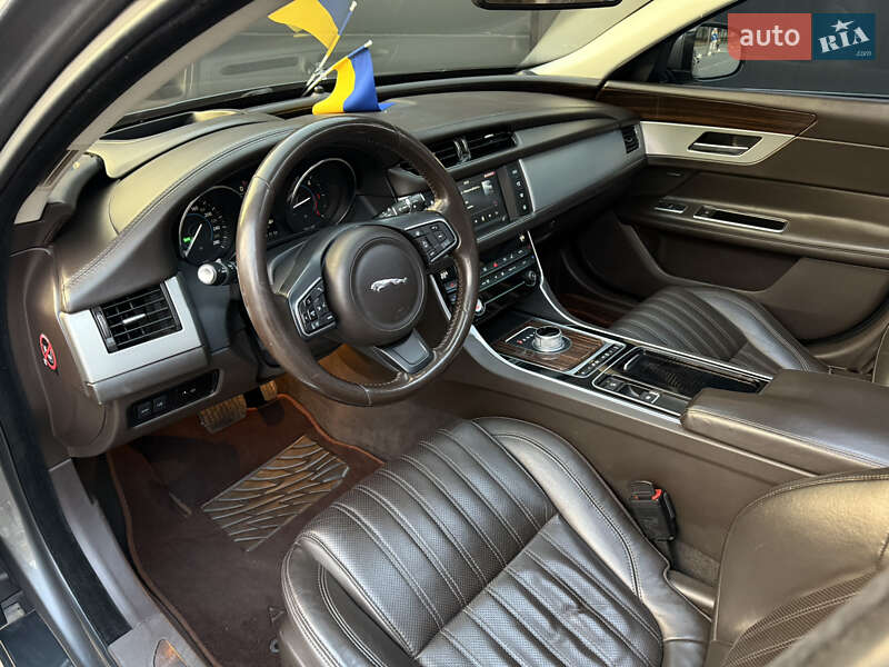 Седан Jaguar XF 2016 в Чернигове