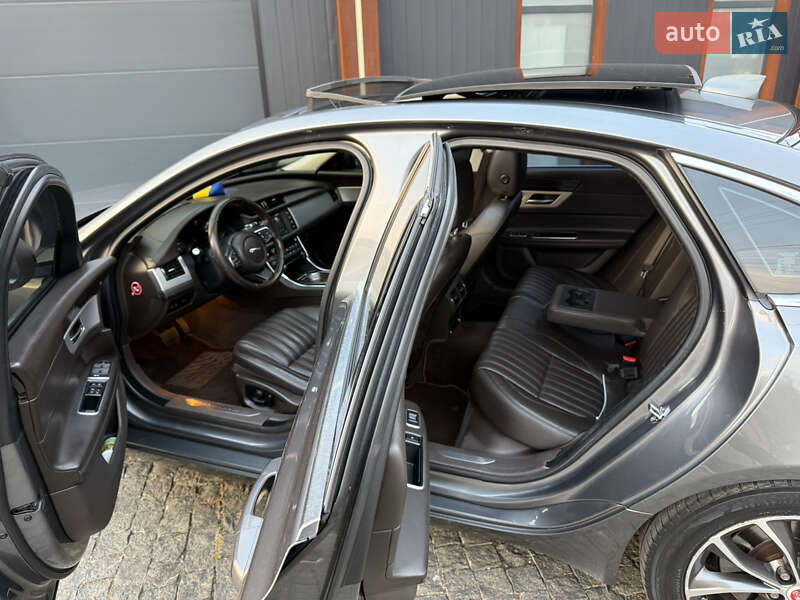 Седан Jaguar XF 2016 в Чернигове