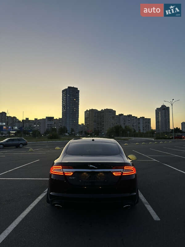 Седан Jaguar XF 2012 в Киеве
