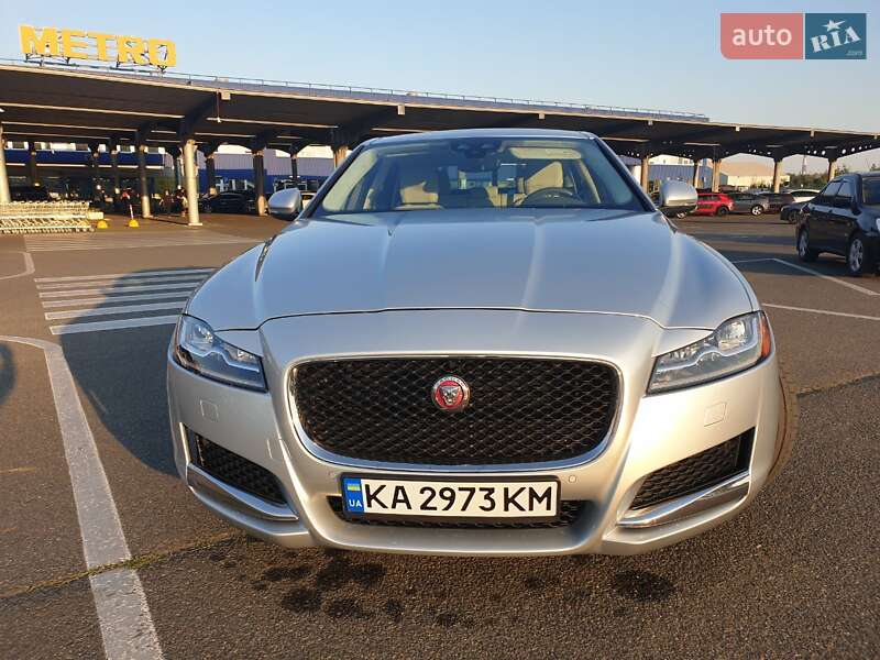 Седан Jaguar XF 2018 в Киеве