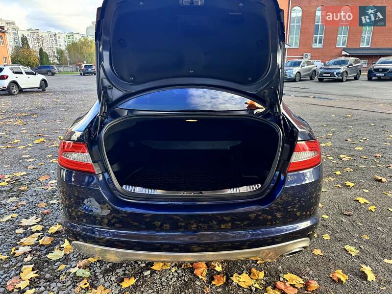Седан Jaguar XF 2014 в Вишневому фото 7 Седан Jaguar XF 2014 в Вишневому