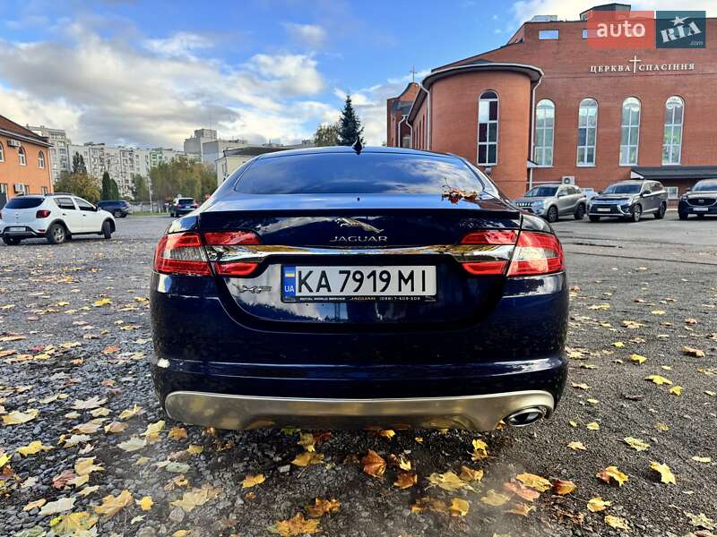 Седан Jaguar XF 2014 в Вишневому фото 6 Седан Jaguar XF 2014 в Вишневому