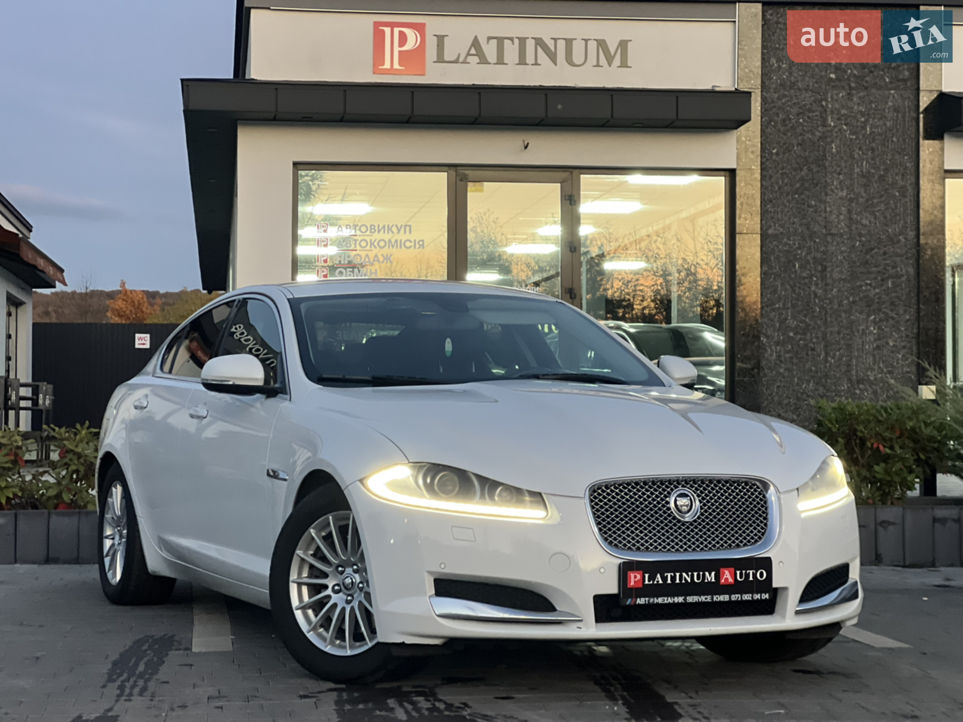 2012 Jaguar XF - мініатюра 3