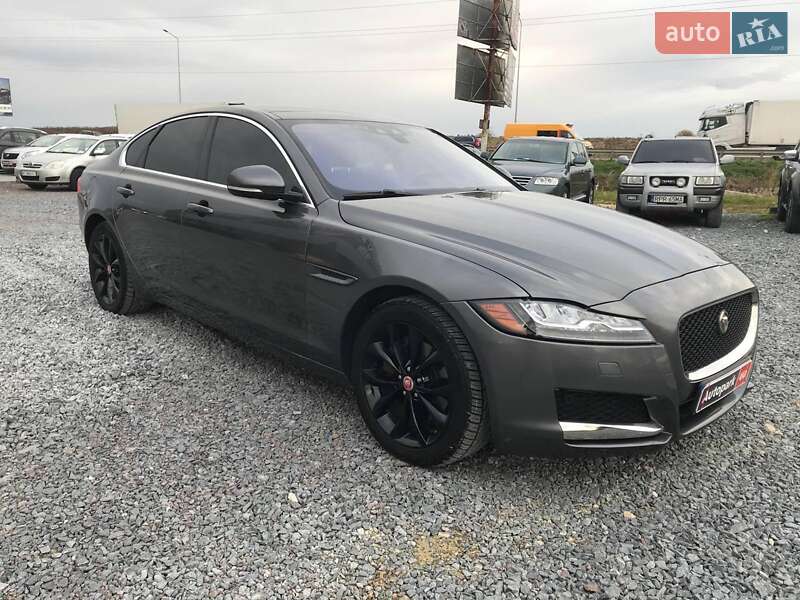 Седан Jaguar XF 2016 в Львове