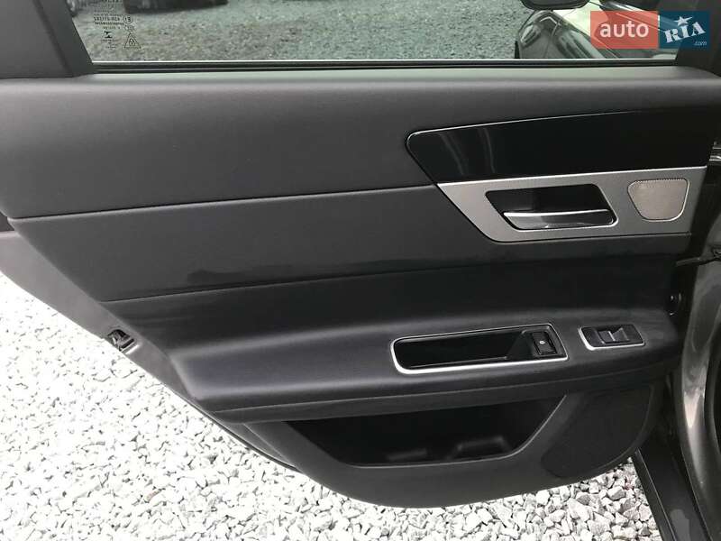 Седан Jaguar XF 2016 в Львове