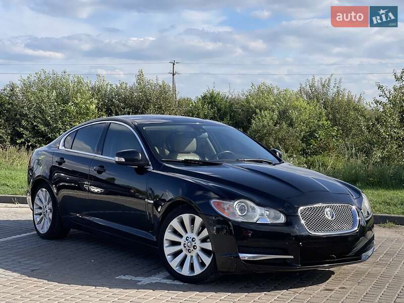 Седан Jaguar XF 2009 в Львове