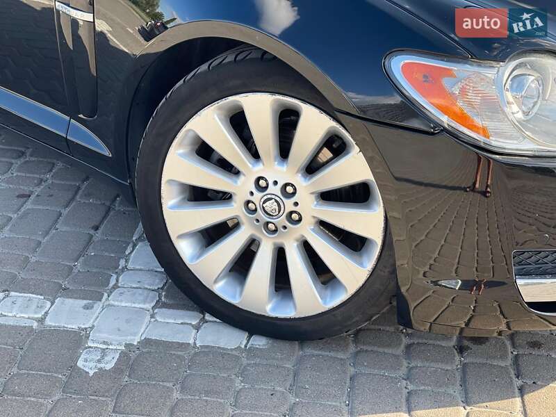 Седан Jaguar XF 2009 в Львове
