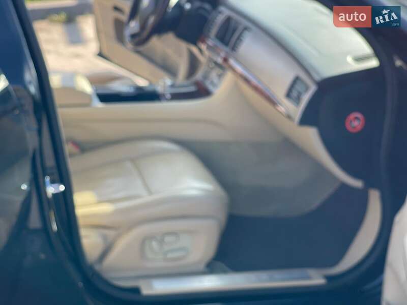 Седан Jaguar XF 2009 в Львове