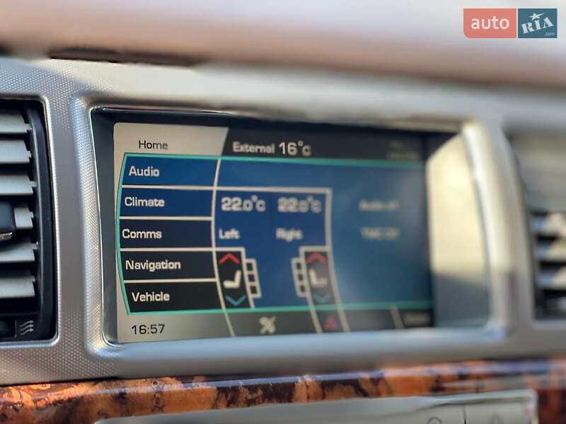 Седан Jaguar XF 2009 в Львове